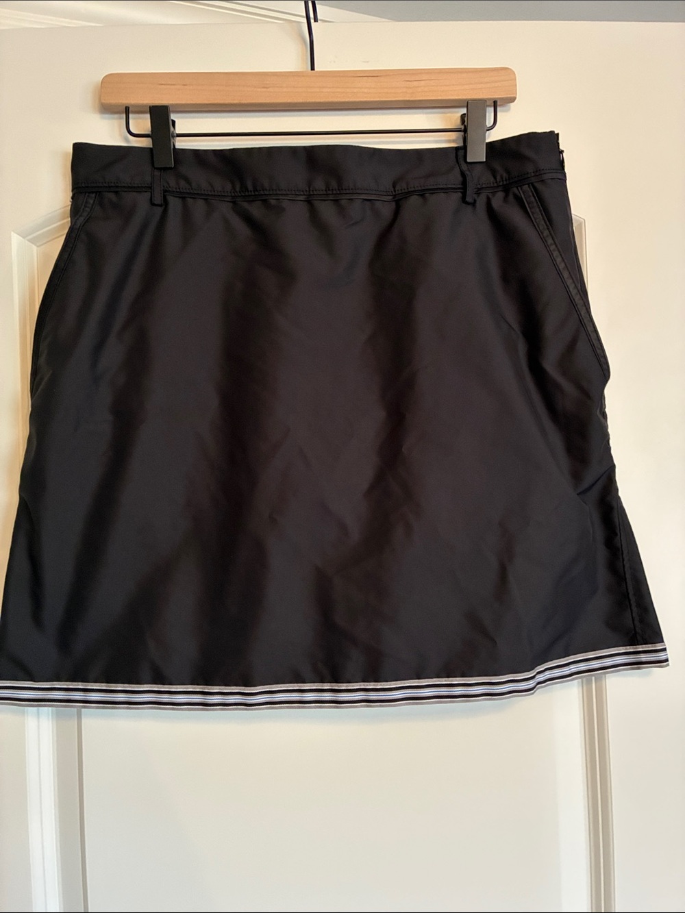J.Lindeberg Women’s Black Golf Skort with Stripe Hem